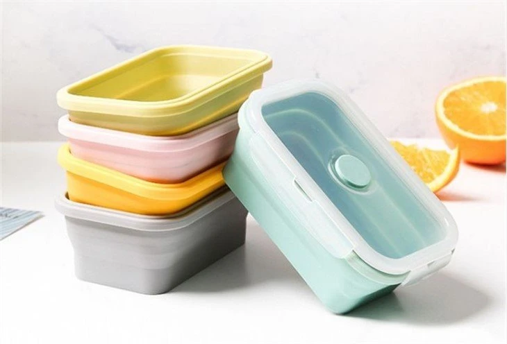 3 reusable silicone containers
